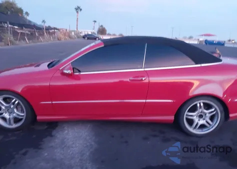 2009 Mercedes-Benz Clk 550 z USA, uszkodzony, nr VIN WDBTK72F69T104262